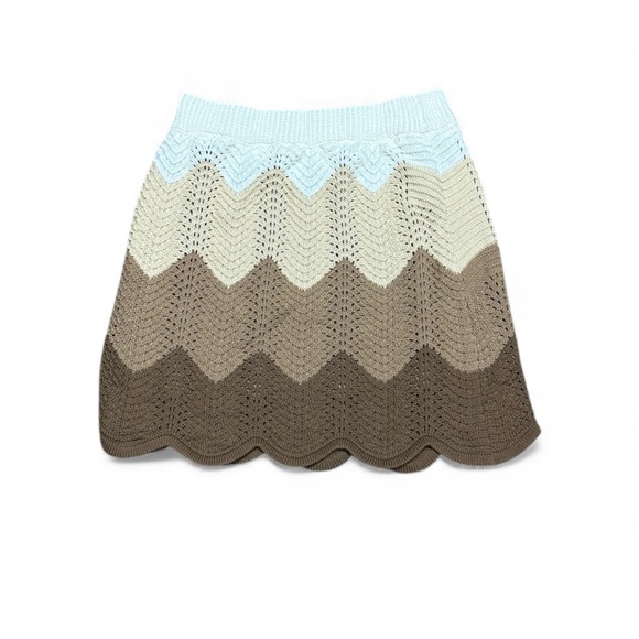 Allison New York Dresses & Skirts - Allison New York Lined Crochet Mini Skirt In Chevron Knit Size S